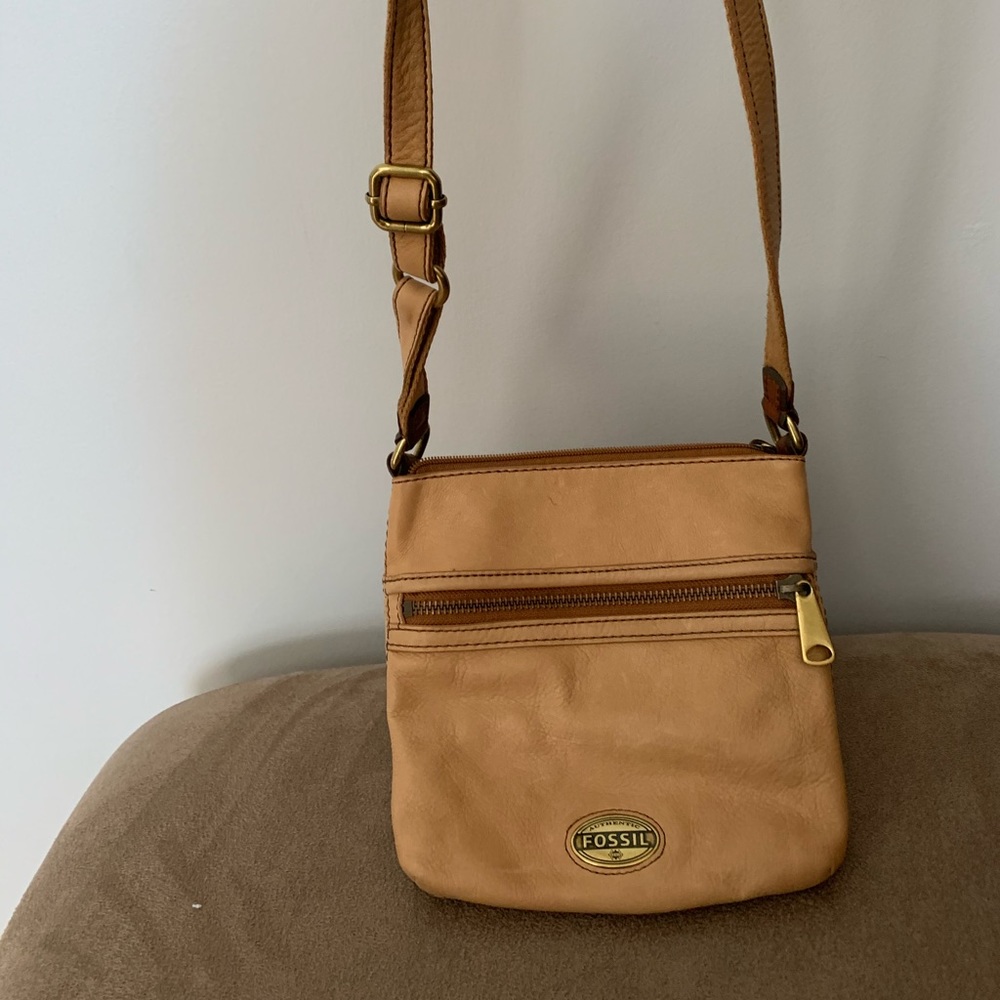 Fossil light tan leather bag